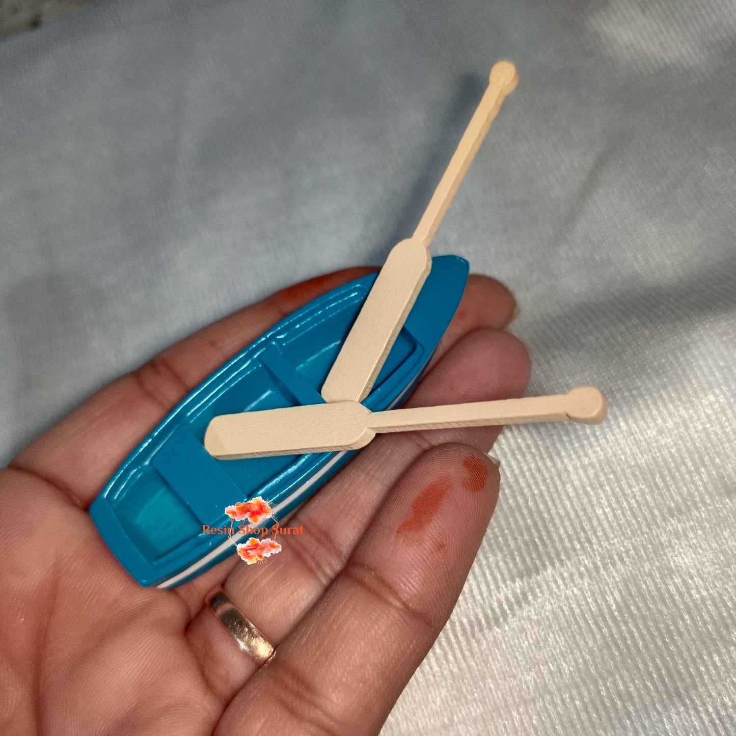 Boat With 2 Oars Miniature